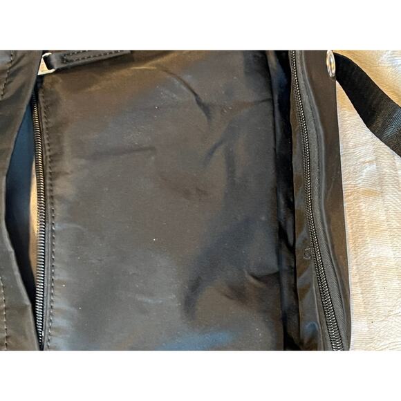 Generic Black Padded Computer Backpack - Picture 2 of 5